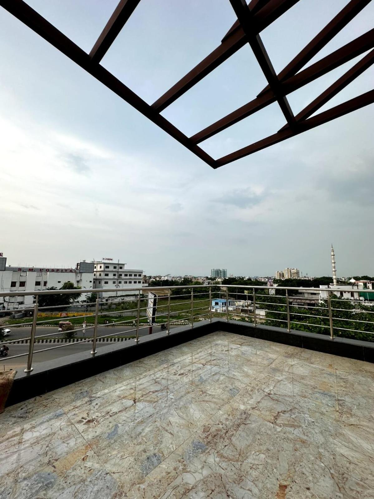 Grand Pearl Hotel & Banquet Lucknow Exterior foto